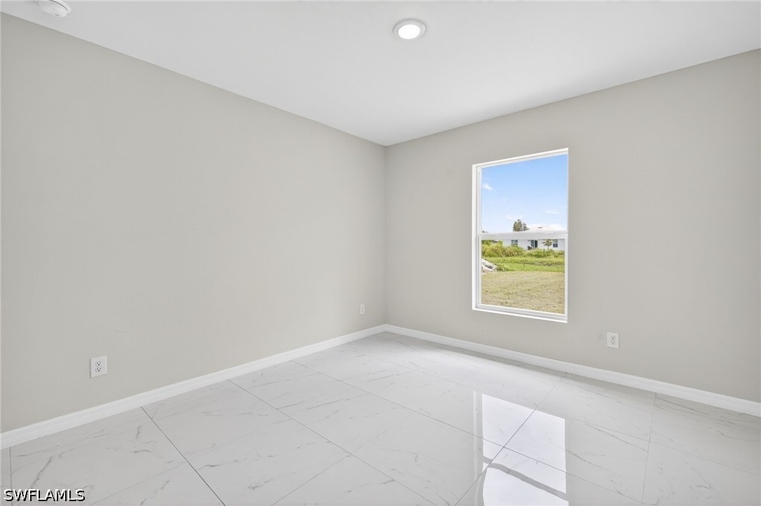 3 Bed SingleFamilyResidence for Sale in Lehigh Acres, photo 13