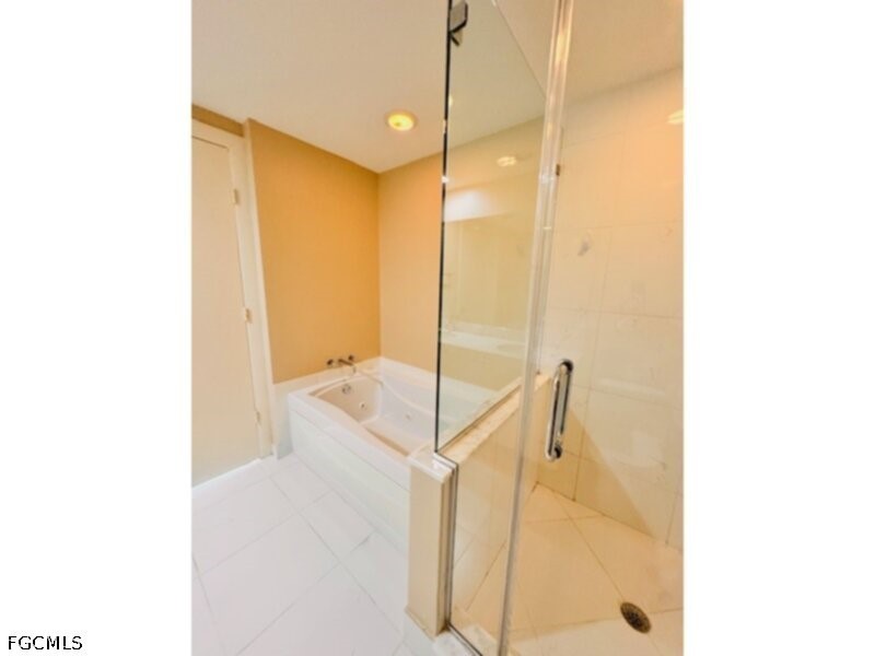 2 Bed Waterfront Home for Sale in Oasis, photo 13