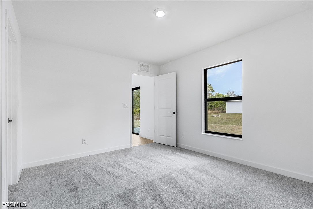 3 Bed SingleFamilyResidence for Sale in Mirror Lakes, FL — photo 13