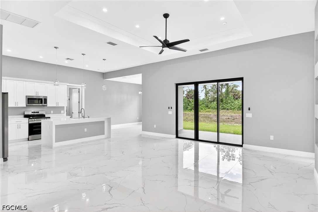 4 Bed SingleFamilyResidence for Sale in Lehigh Acres, photo 13