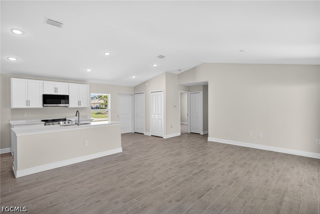 3 Bed SingleFamilyResidence for Sale in Cape Coral, photo 13
