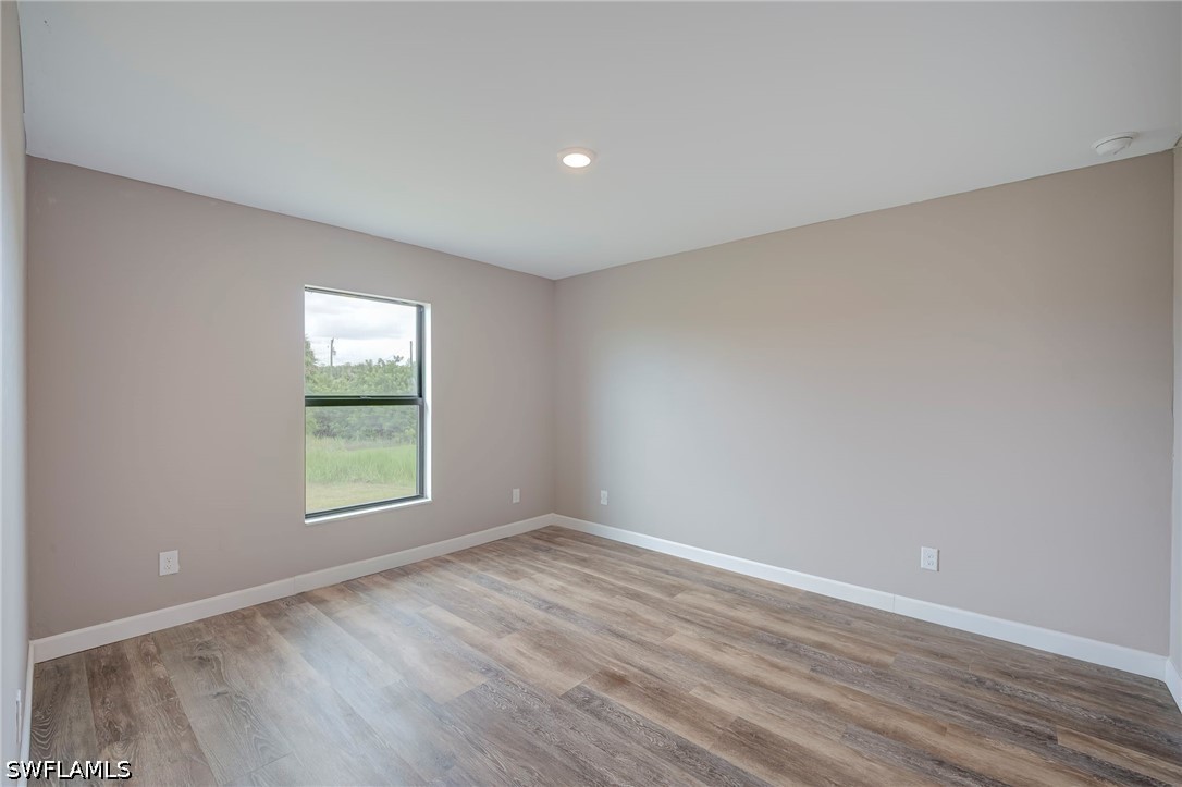 3 Bed SingleFamilyResidence for Sale in Mirror Lakes, photo 13