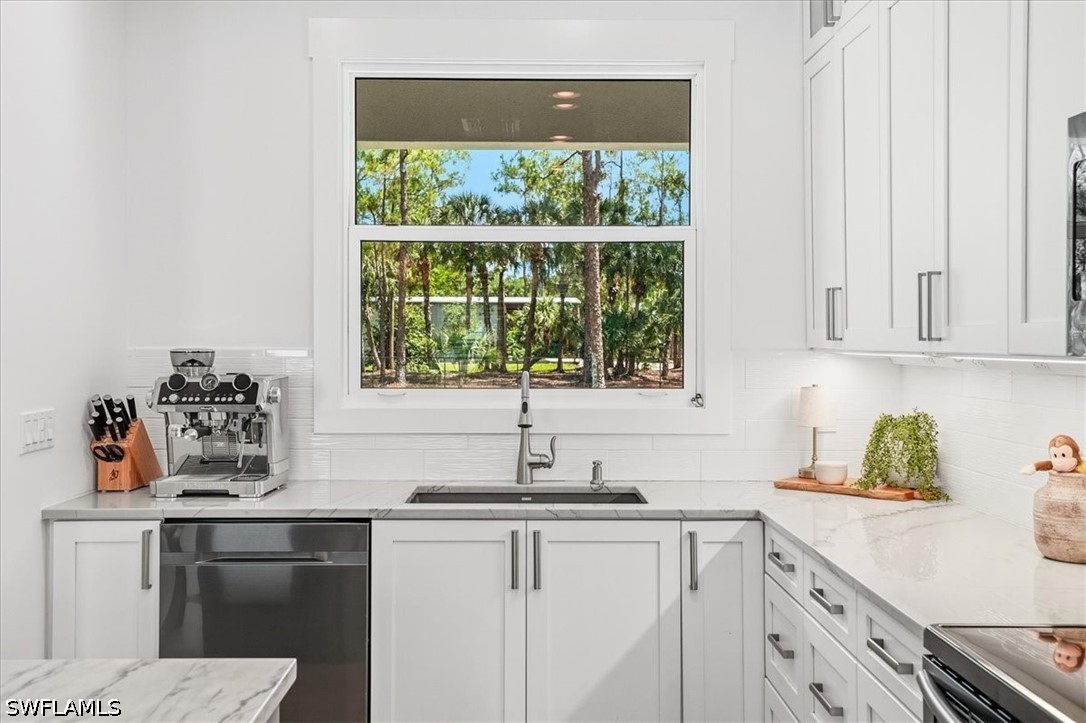 4 Bed SingleFamilyResidence for Sale in Naples, photo 13