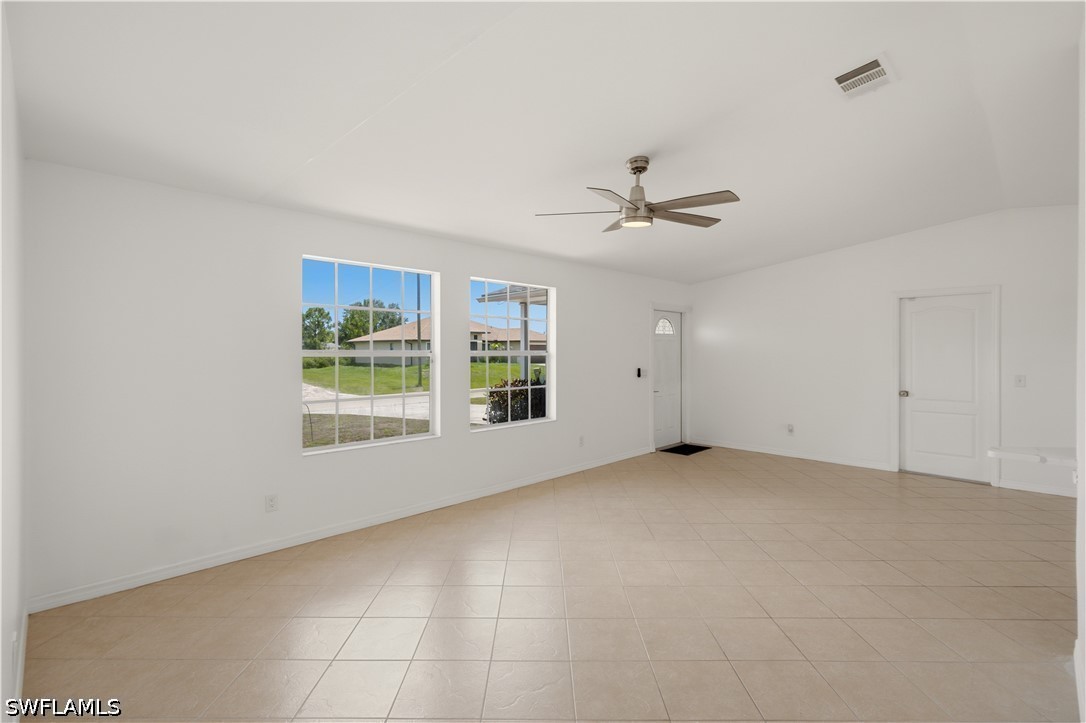3 Bed SingleFamilyResidence for Sale in Lehigh Acres, photo 13