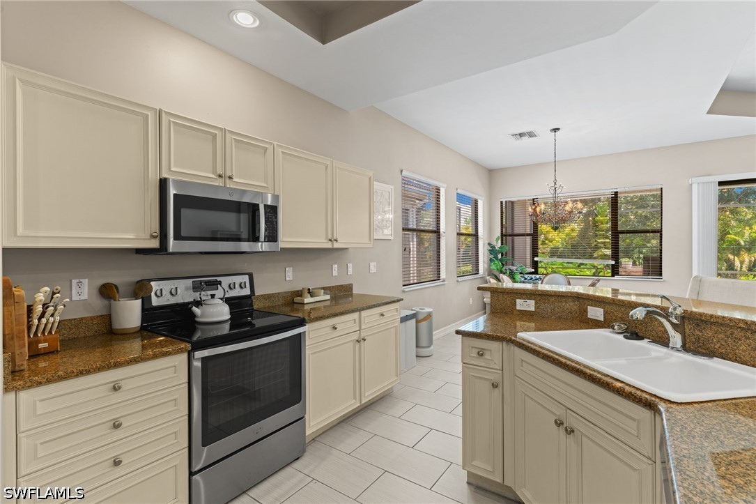 3 Bed SingleFamilyResidence for Sale in Naples, photo 13
