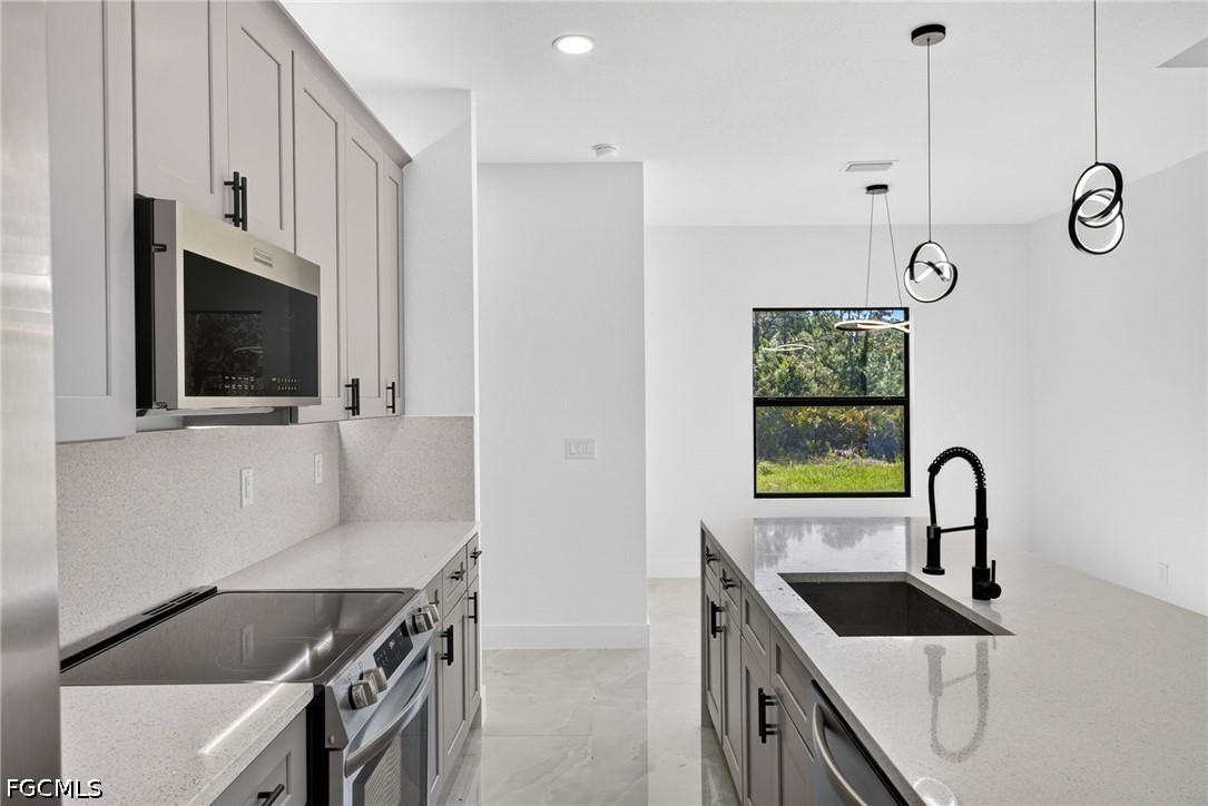 4 Bed SingleFamilyResidence for Sale in Lehigh Acres, photo 13