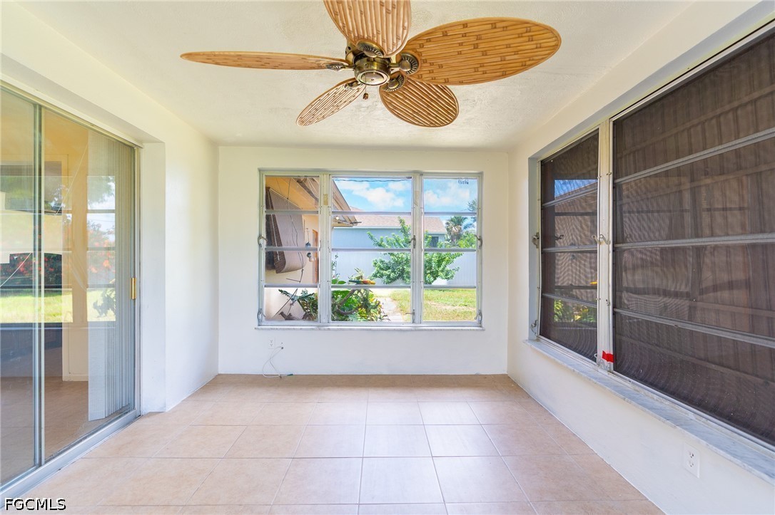 2 Bed SingleFamilyResidence for Sale in Cape Coral, photo 13