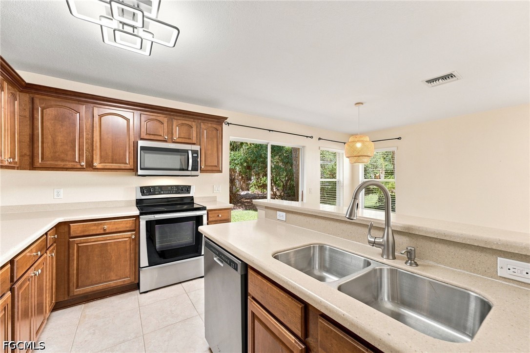 3 Bed Townhouse for Sale in Bayshore Commons, photo 13