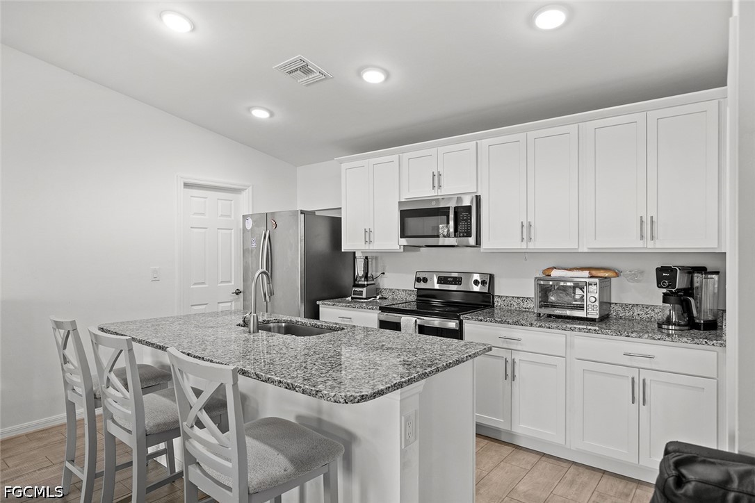 3 Bed SingleFamilyResidence for Sale in Cape Coral, photo 13