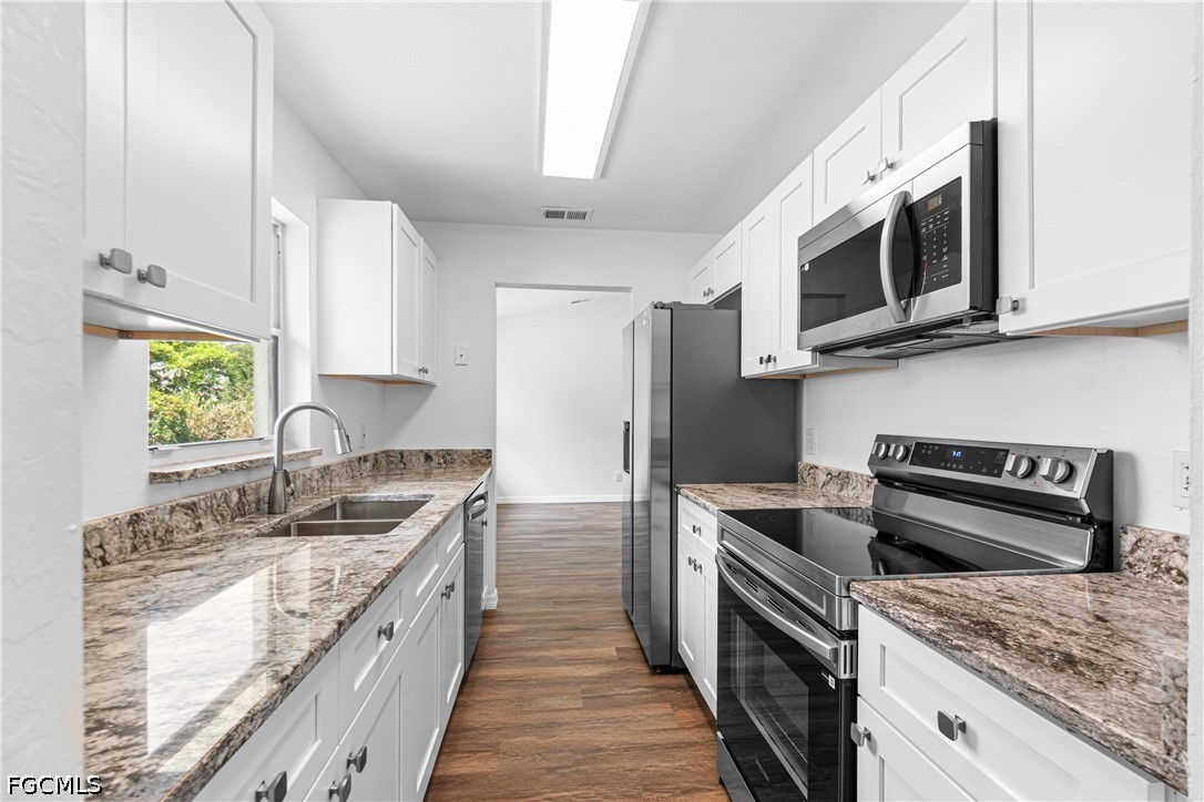 3 Bed SingleFamilyResidence for Sale in Fort Myers, FL — photo 13