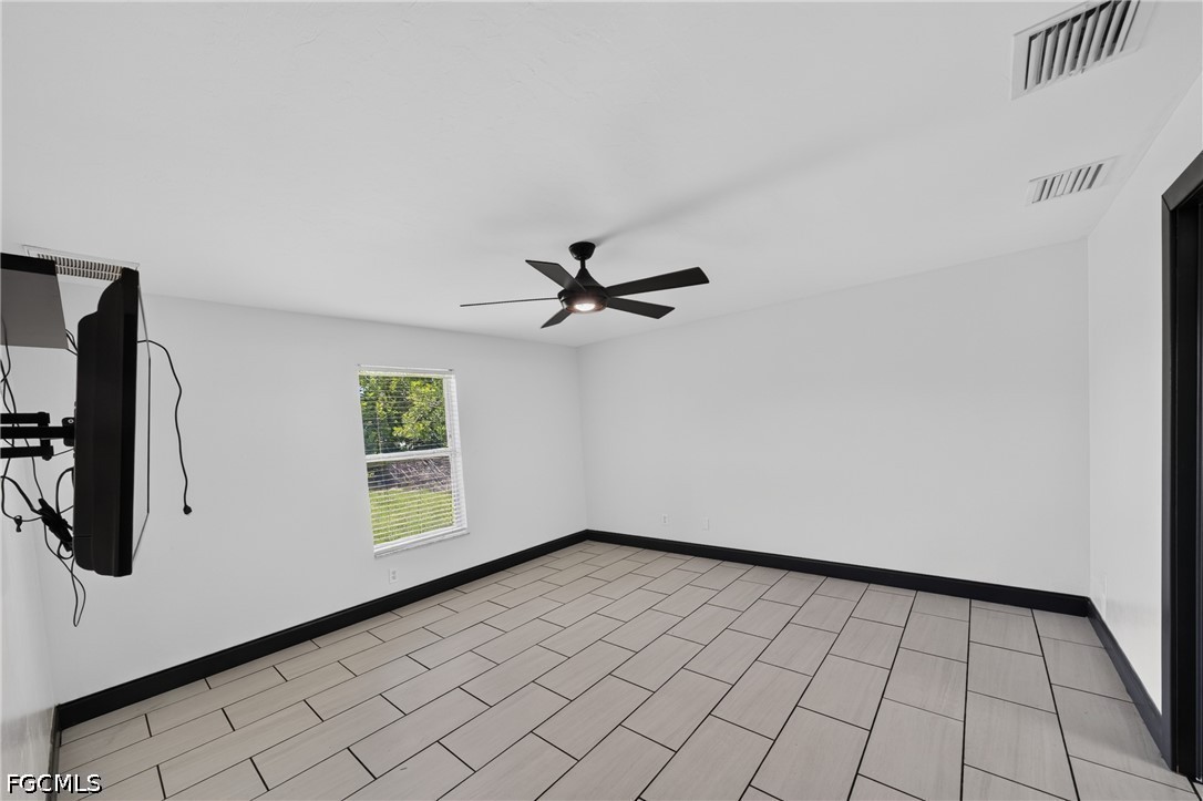 3 Bed SingleFamilyResidence for Sale in Cape Coral, photo 13