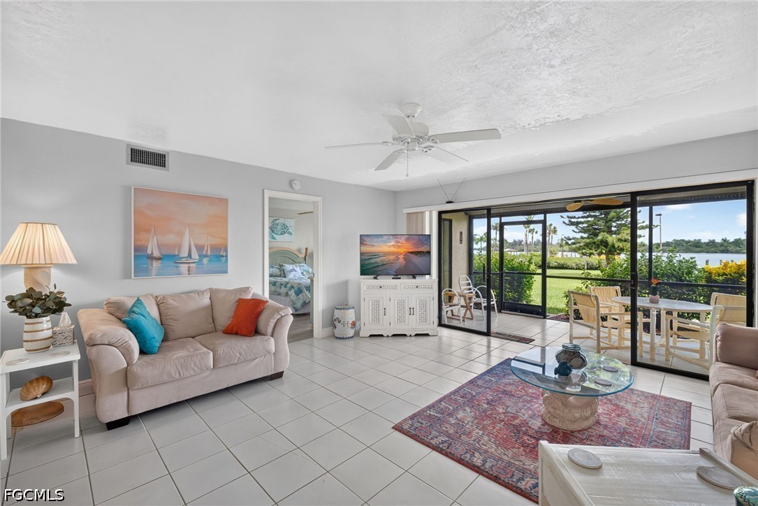 2 Bed Waterfront Home for Sale in North Fort Myers, photo 13