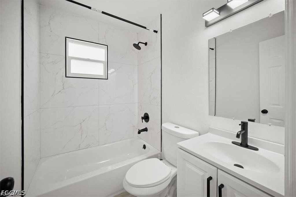 3 Bed SingleFamilyResidence for Sale in Fort Myers, FL — photo 13
