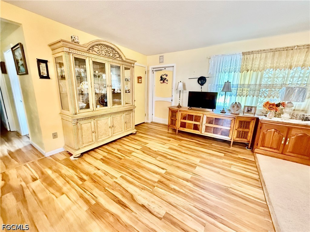 3 Bed SingleFamilyResidence for Sale in Wedgewood, FL — photo 13