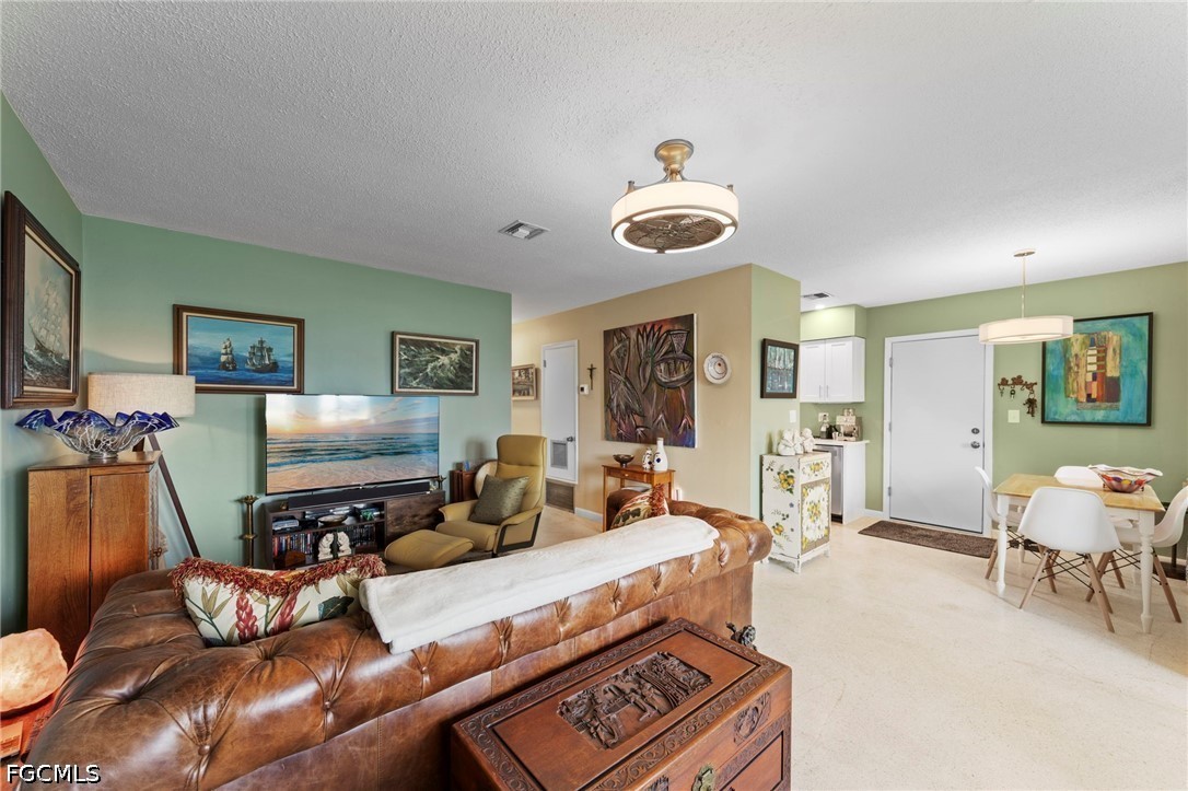 2 Bed SingleFamilyResidence for Sale in Wedgewood, photo 13