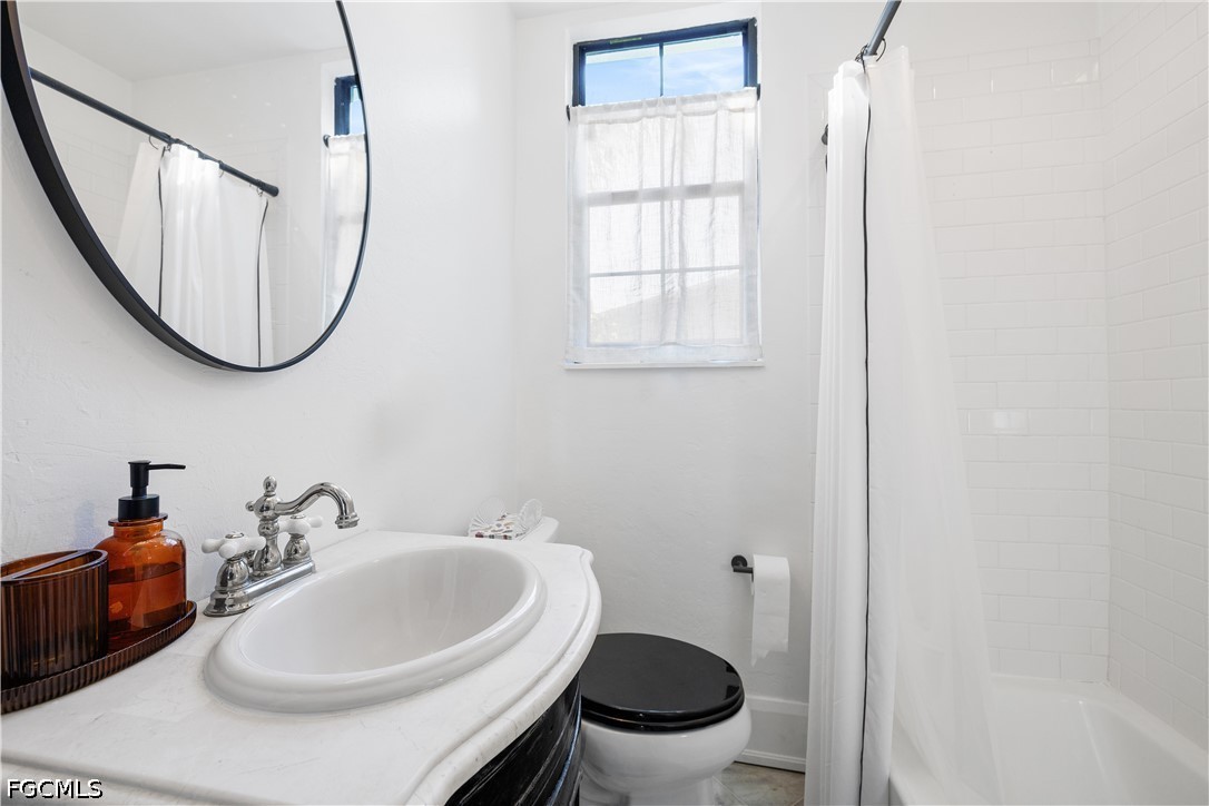 3 Bed Pool Home for Sale in Edison Park, FL, $3,900 — photo 13