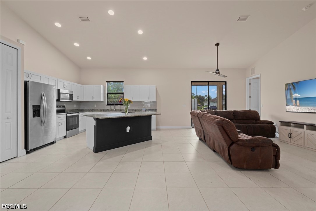 4 Bed SingleFamilyResidence for Sale in Lehigh Acres, photo 13