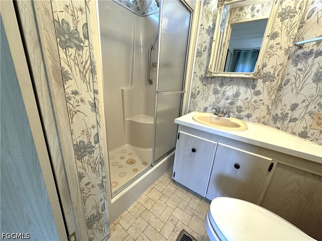 2 Bed ManufacturedHome for Sale in Mobile Manor, FL, $1,200 — photo 13