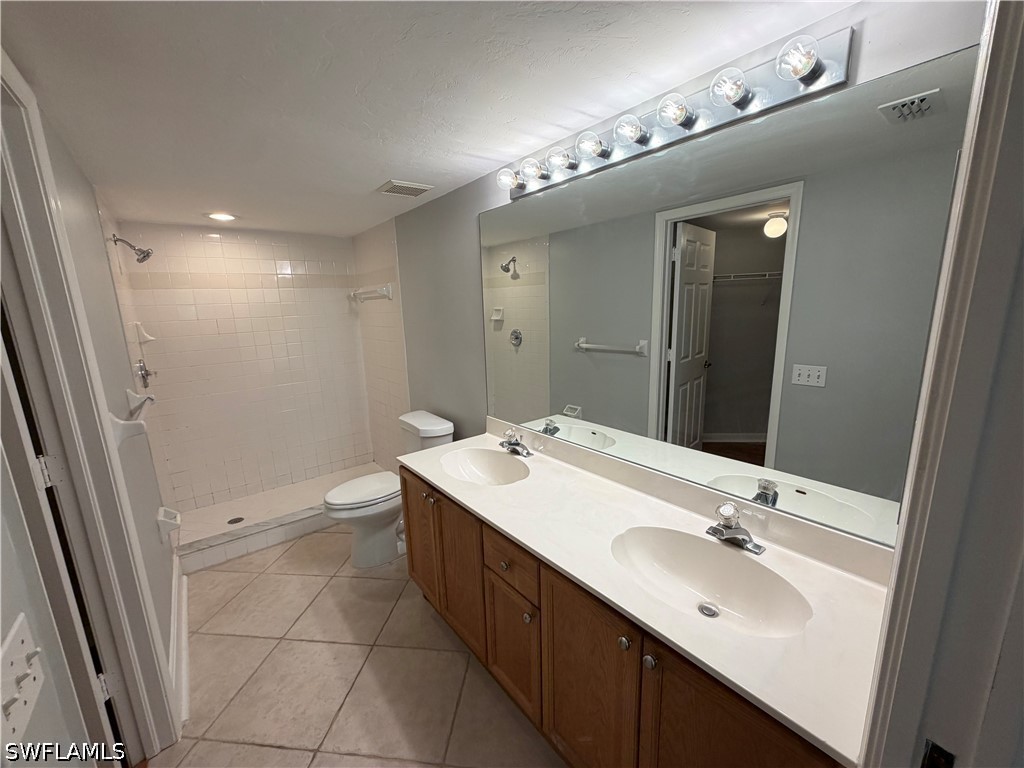 2 Bed Condominium for Sale in Pine Haven Condo, FL, $1,650 — photo 13