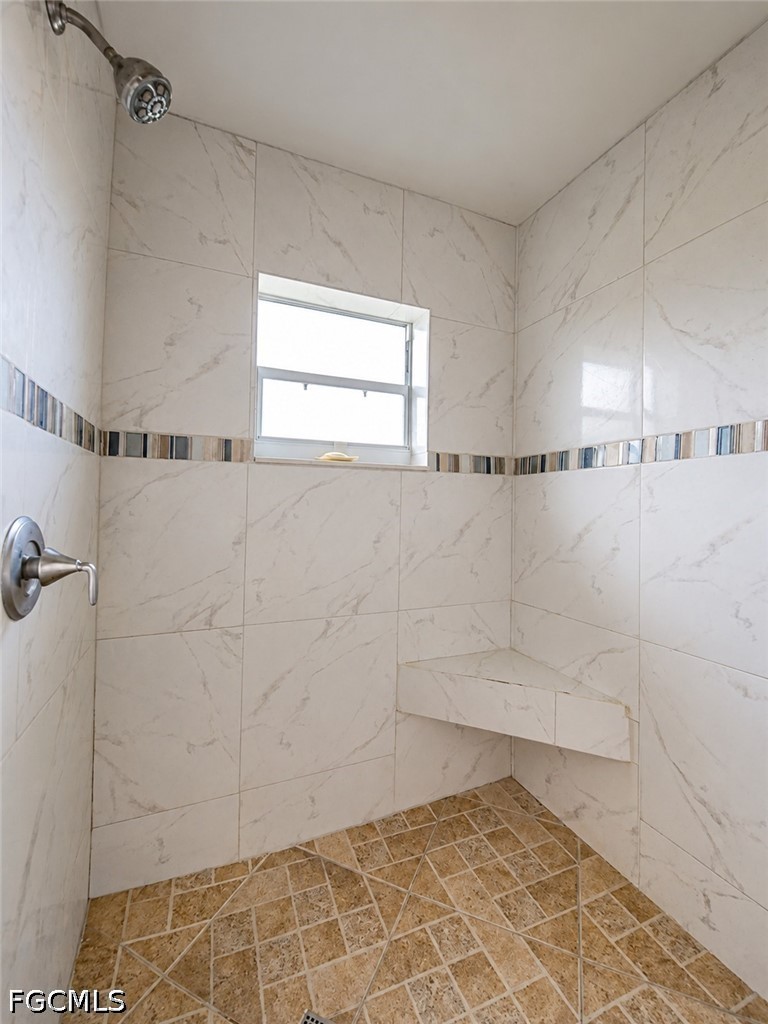 4 Bed SingleFamilyResidence for Sale in Lehigh Acres, photo 13