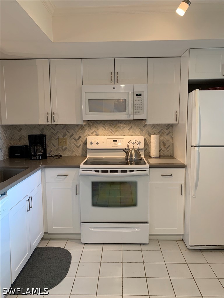 2 Bed Waterfront Home for Sale in Naples, photo 13