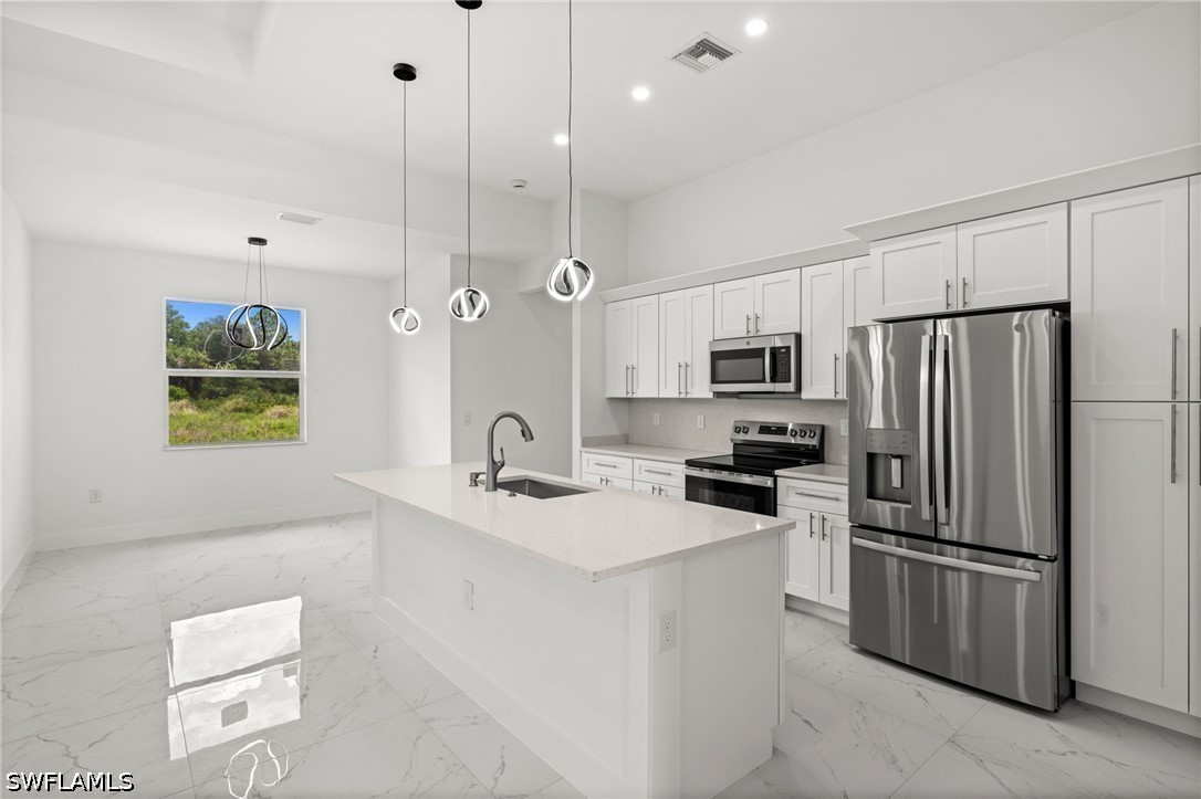 3 Bed SingleFamilyResidence for Sale in Lehigh Acres, photo 13