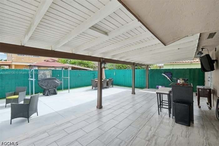 2 Bed SingleFamilyResidence for Sale in Miami, photo 13