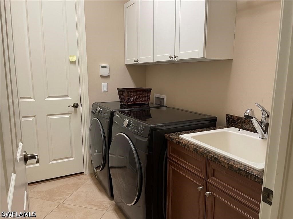 3 Bed Pool Home for Sale in Caldecott, photo 13