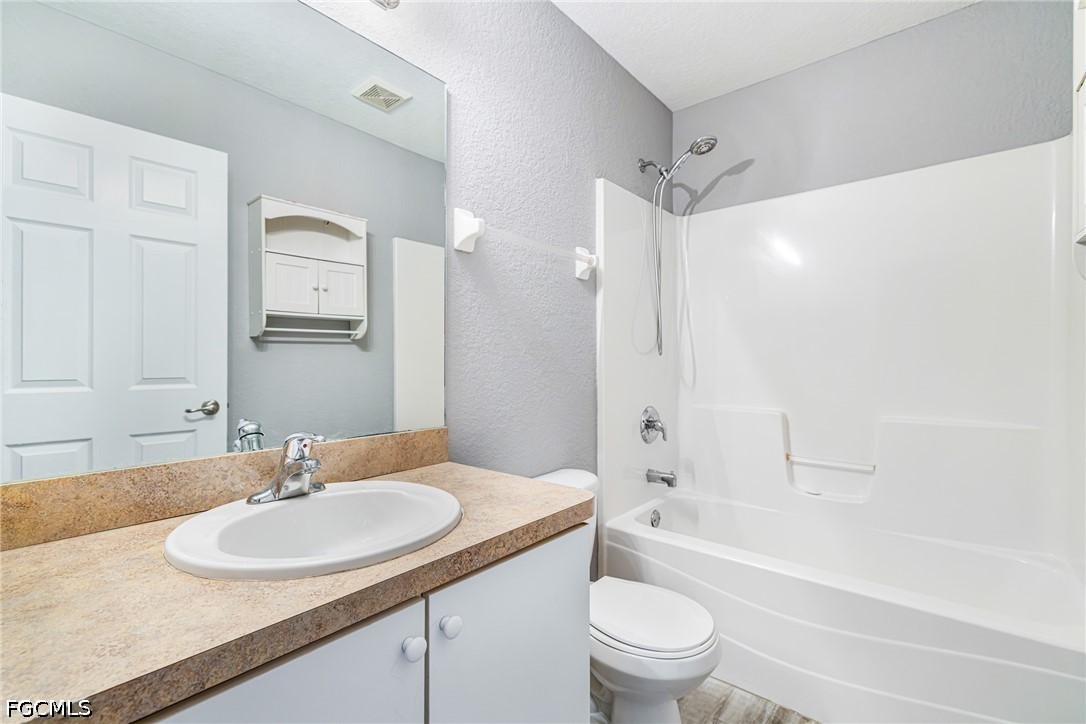 3 Bed SingleFamilyResidence for Sale in Port Charlotte, photo 13