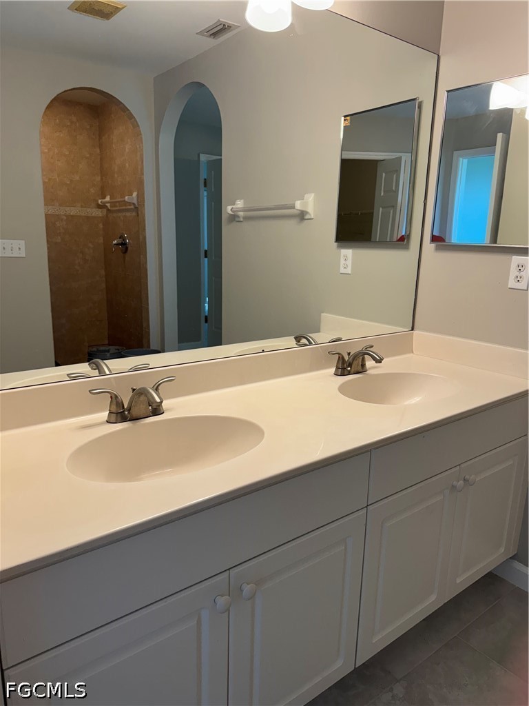 3 Bed SingleFamilyResidence for Sale in Cape Coral, photo 13