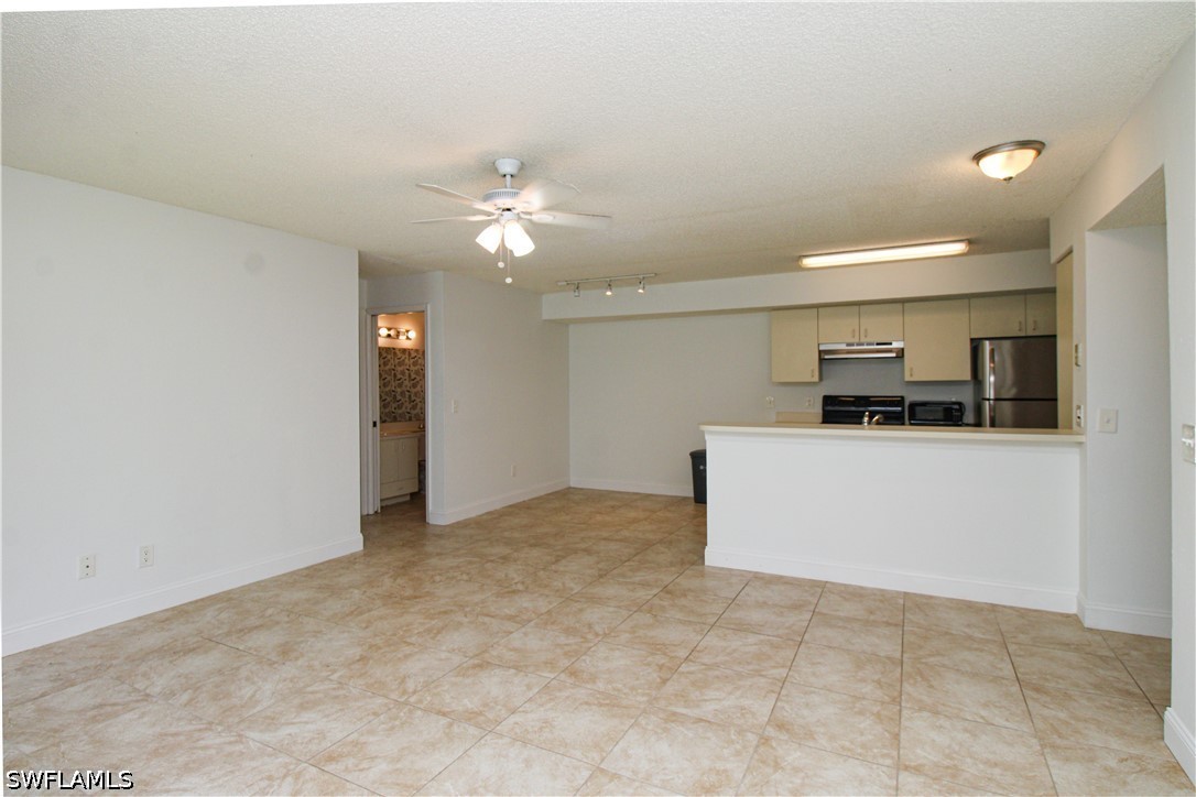 1 Bed Condominium for Sale in Oasis, photo 13