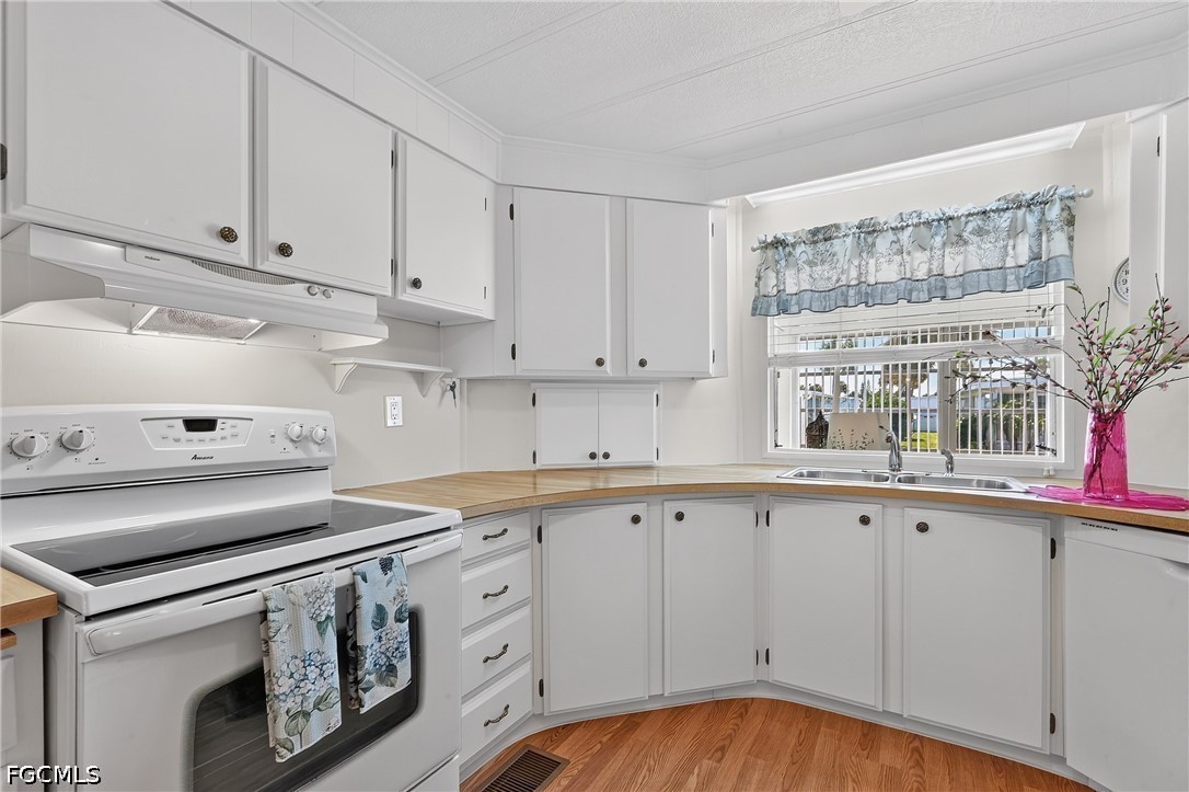 2 Bed ManufacturedHome for Sale in North Fort Myers, photo 13