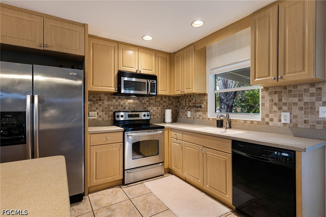 3 Bed SingleFamilyResidence for Sale in San Carlos Park, photo 13