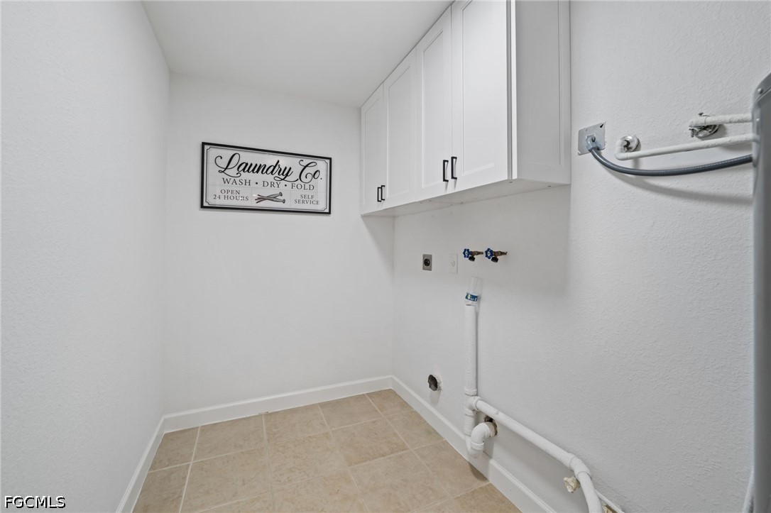 3 Bed Pool Home for Sale in Fort Myers, photo 13