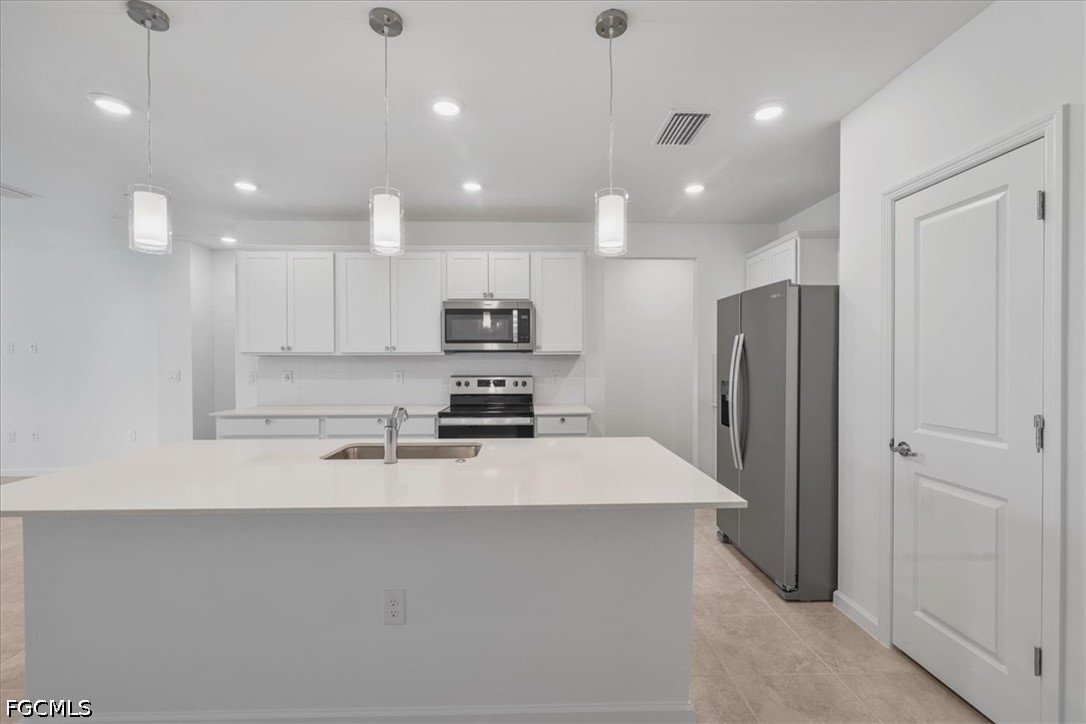 3 Bed SingleFamilyResidence for Sale in Cape Coral, photo 13
