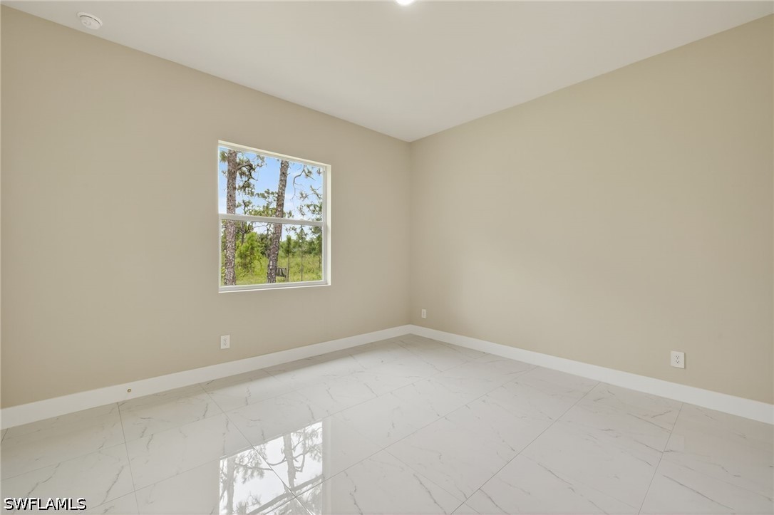 4 Bed SingleFamilyResidence for Sale in Lehigh Acres, photo 13