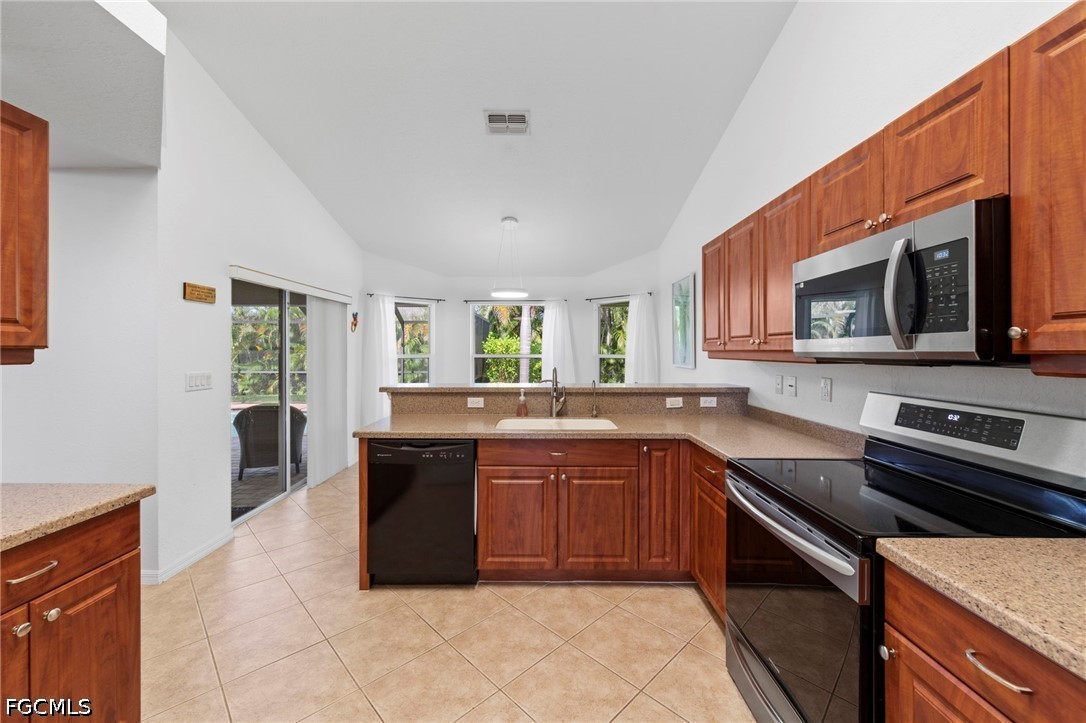 3 Bed Pool Home for Sale in Cape Coral, photo 13