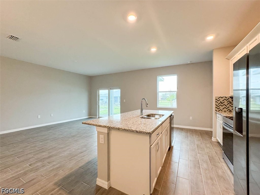 3 Bed SingleFamilyResidence for Sale in Cape Coral, photo 13