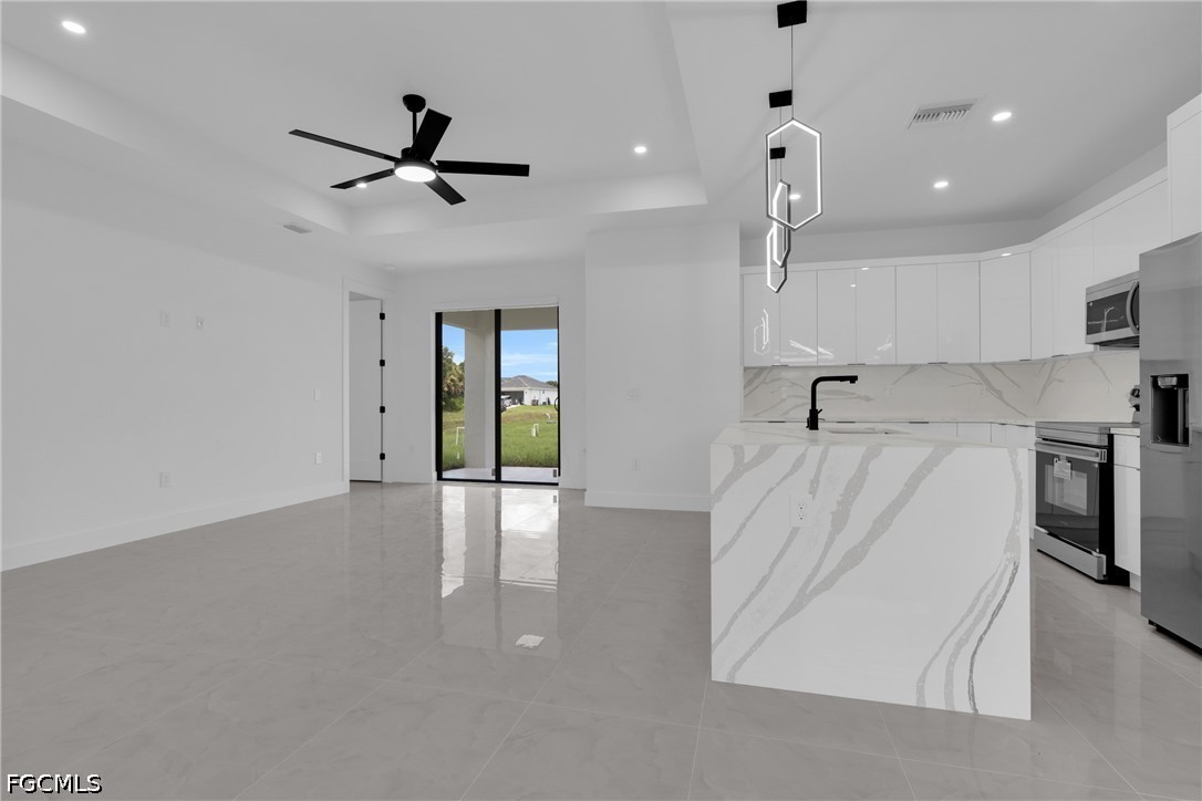 4 Bed SingleFamilyResidence for Sale in Lehigh Acres, photo 13