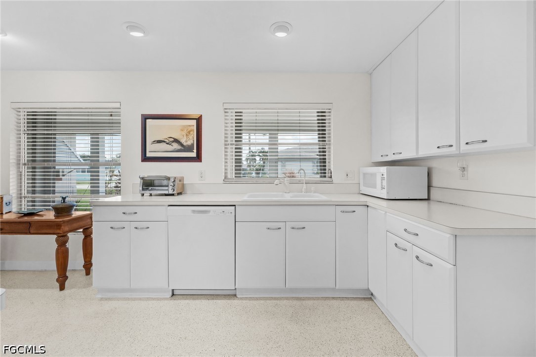 3 Bed Waterfront Home for Sale in Cape Coral, photo 13