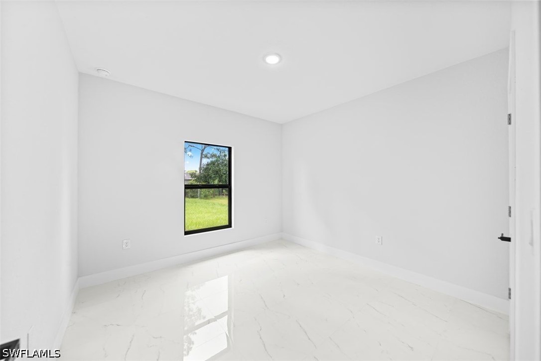 3 Bed SingleFamilyResidence for Sale in Lehigh Acres, photo 13