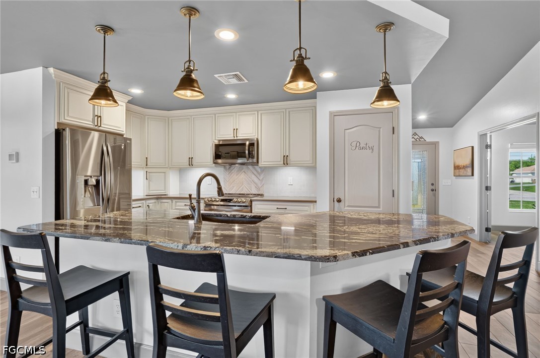 3 Bed SingleFamilyResidence for Sale in Cape Coral, photo 13