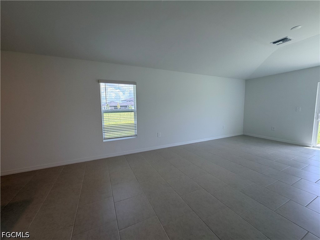 3 Bed SingleFamilyResidence for Sale in Crane Landing, photo 13