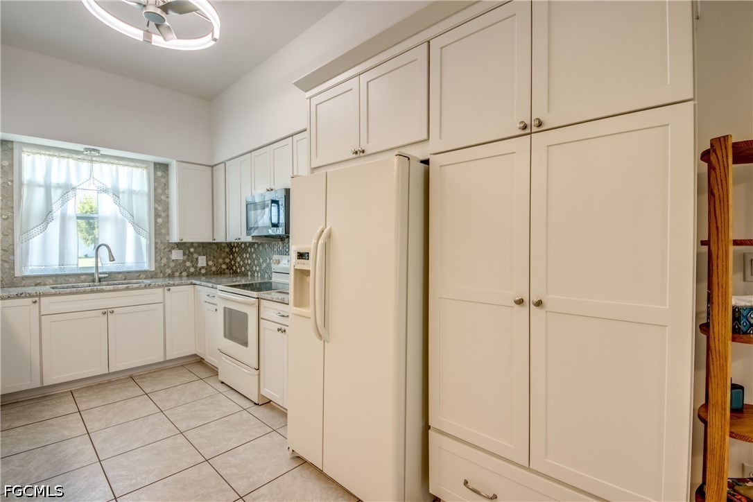 2 Bed Waterfront Home for Sale in Cape Coral, photo 13