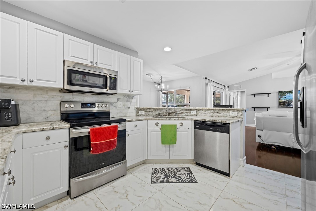 3 Bed SingleFamilyResidence for Sale in Mirror Lakes, photo 13