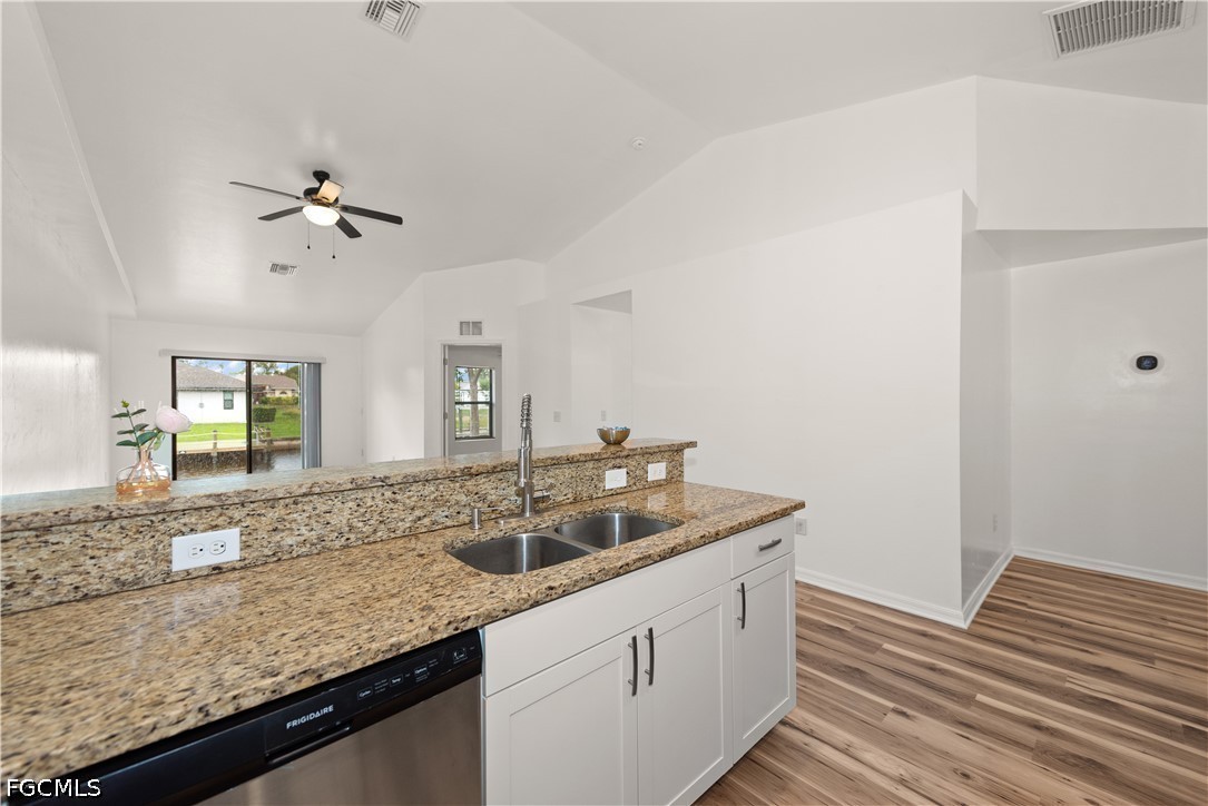 3 Bed Waterfront Home for Sale in Cape Coral, photo 13