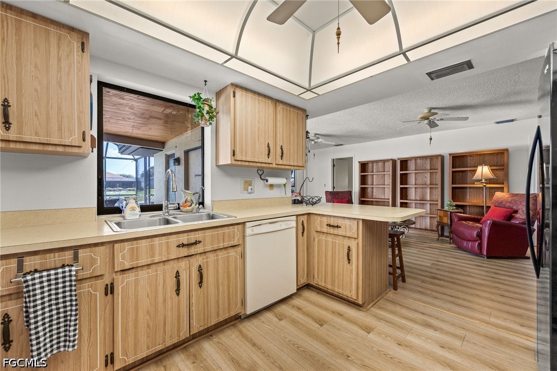 3 Bed Pool Home for Sale in Cape Coral, photo 13
