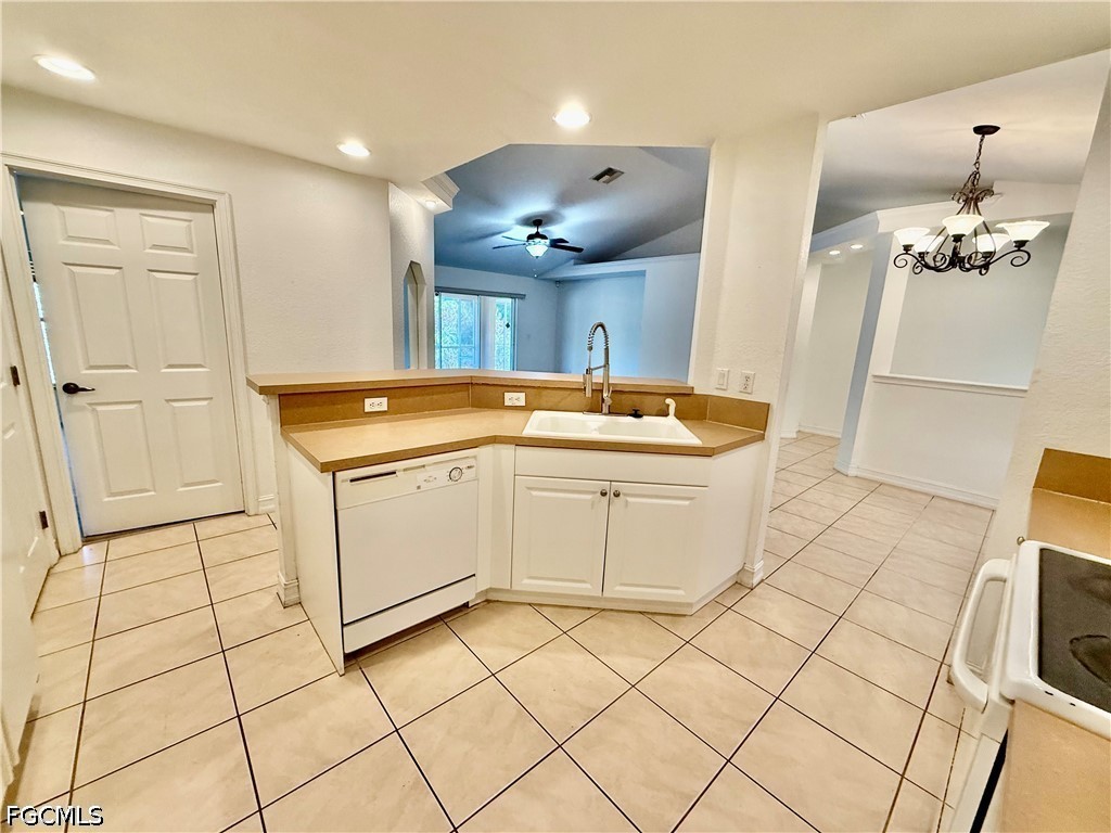 3 Bed SingleFamilyResidence for Sale in Lehigh Acres, photo 13