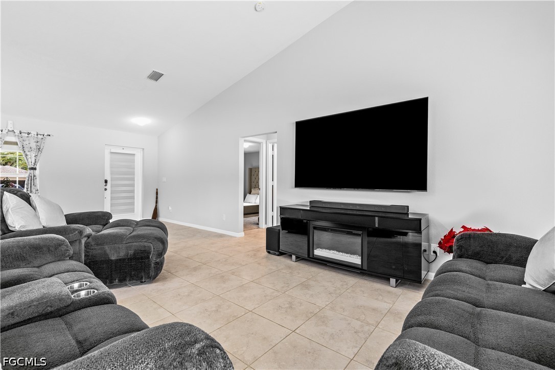 4 Bed SingleFamilyResidence for Sale in Cape Coral, photo 13
