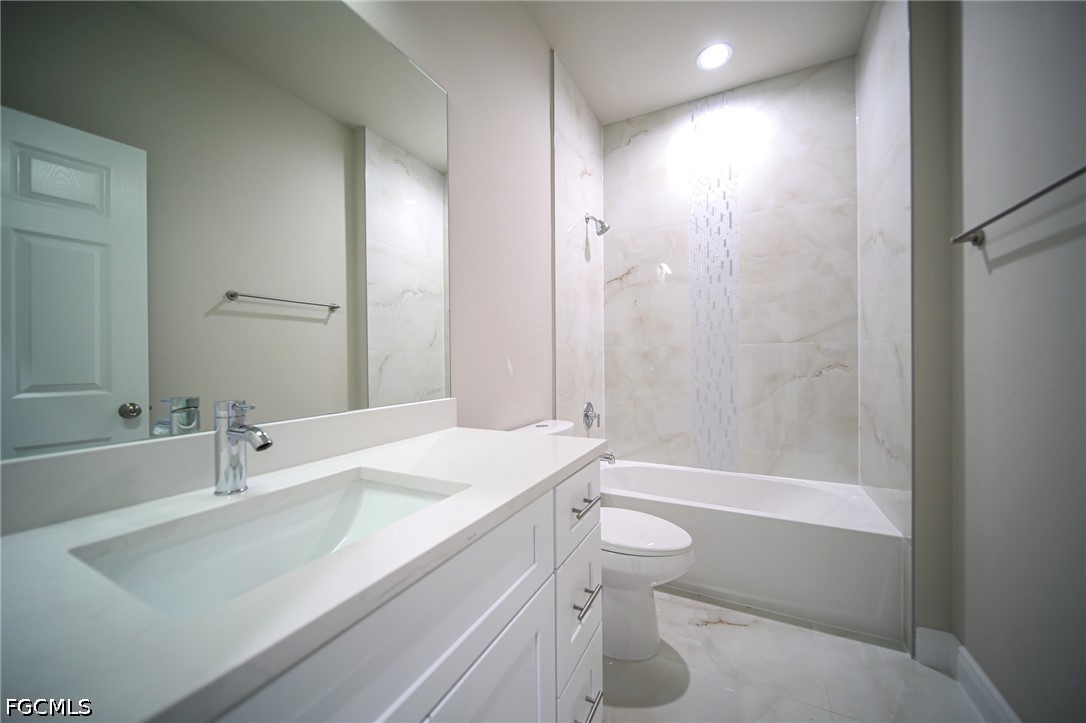 3 Bed SingleFamilyResidence for Sale in Lehigh Acres, photo 13